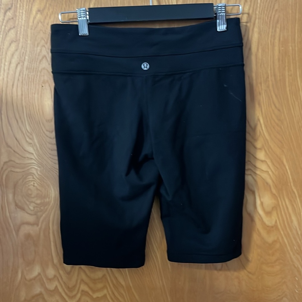LULULEMON Black Performance Athletic Shorts 6 - Picture 8 of 8